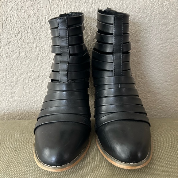 ANINA black strappy heel shoe with zipper in back. Size 8.5 - Picture 3 of 7